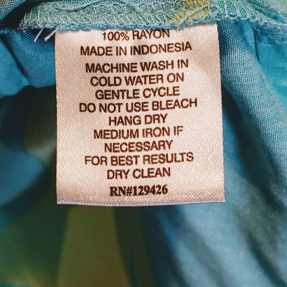 Escapada | Abstract Ruffle Sleeve Tunic | XS - Picture 6 of 8